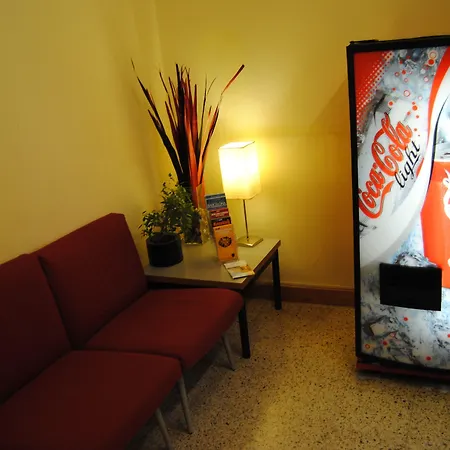 Hostal Residencia Albergue Studio *