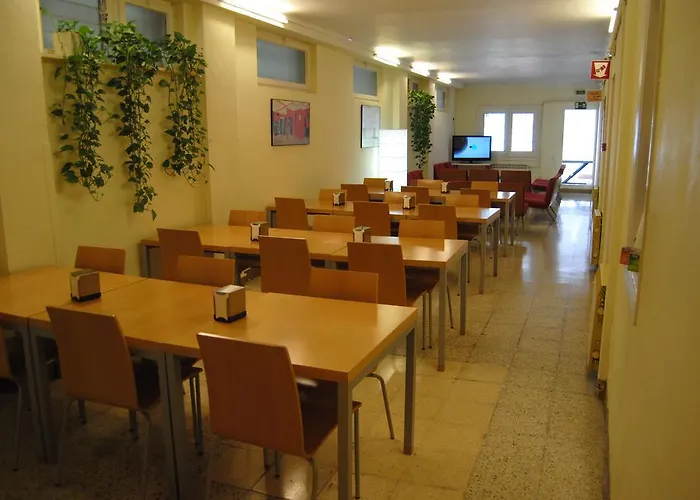 Residencia Albergue Studio Hostal *