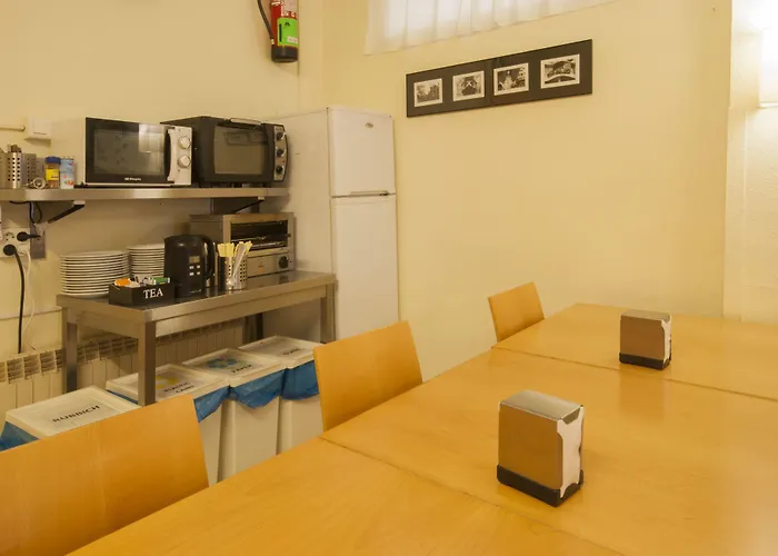 Hostal Residencia Albergue Studio *