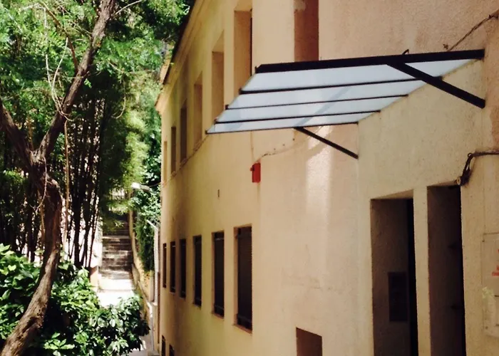 Residencia Albergue Studio Hostal *