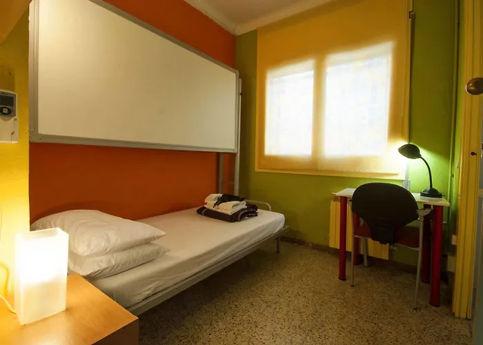 Residencia Albergue Studio Hostal *