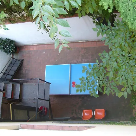 Hostal Residencia Albergue Studio *