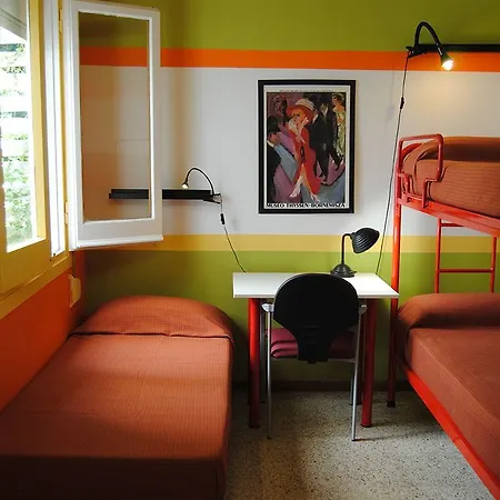 Hostal Residencia Albergue Studio *