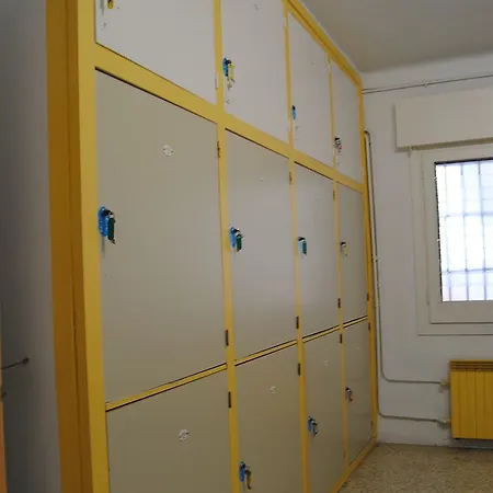 Hostal Residencia Albergue Studio *