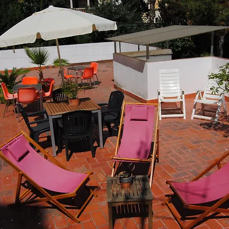 Hostal Residencia Albergue Studio *