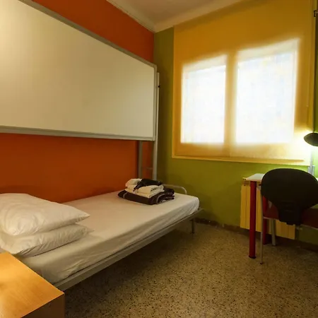 Residencia Albergue Studio Hostal *